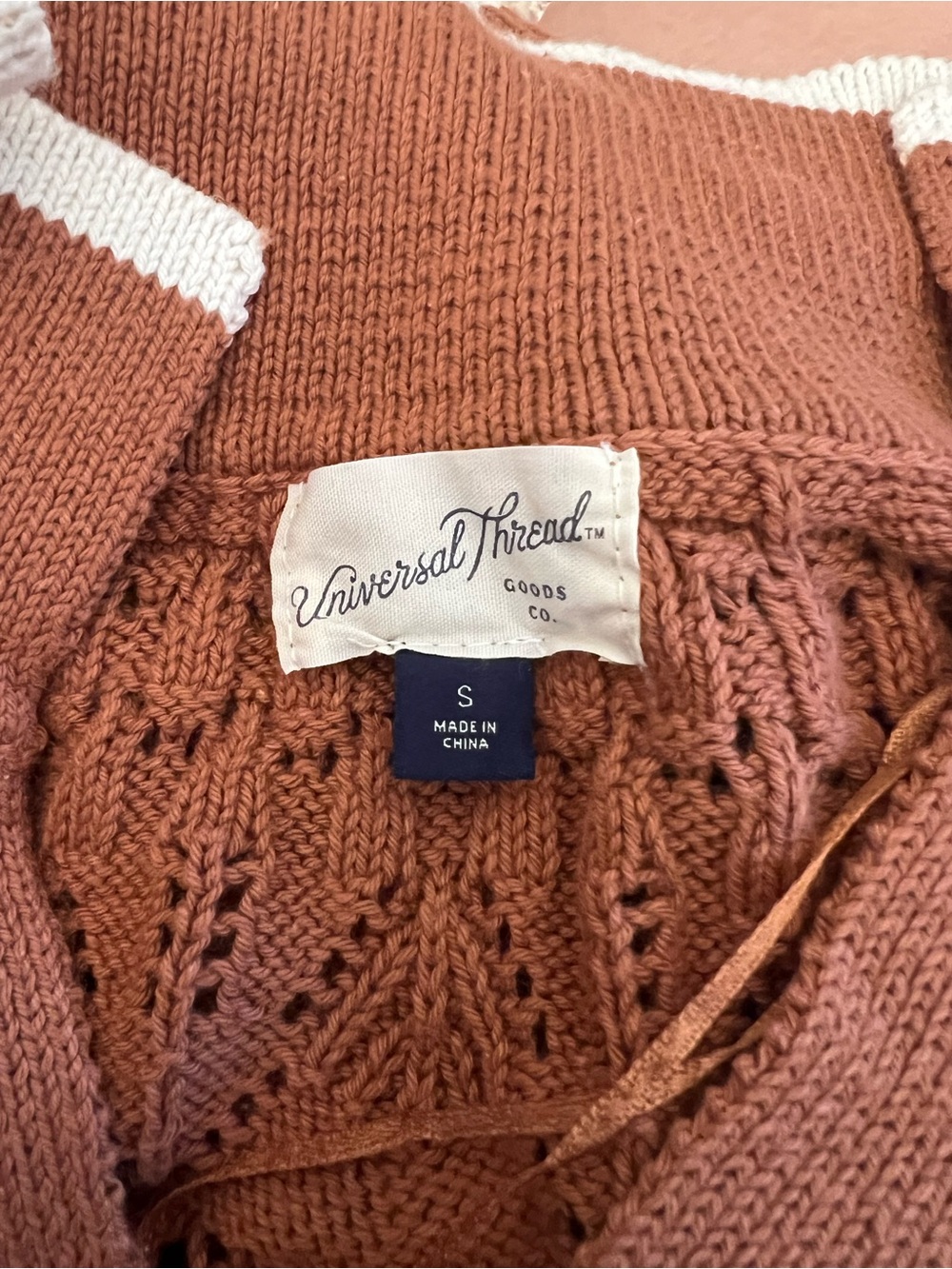 Universal Thread Rust Open-Knit V-Neck Sweater with White Trim - Picture 3 of 3